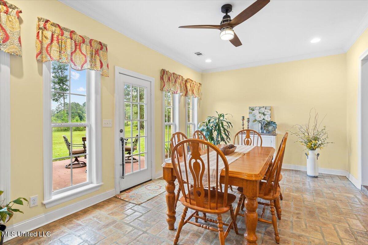 132 Ferguson Mill Road New Hebron, MS 39140 - Photo 15 of 34 Breakfast Are/Sunroom