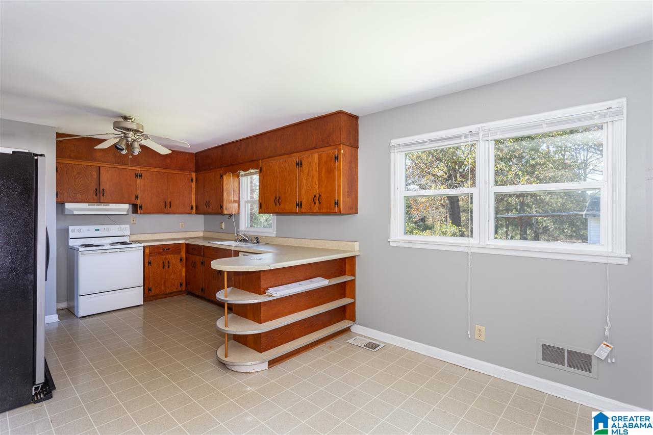 628 Plainview Street Weaver, AL 36277 - Photo 11 of 36