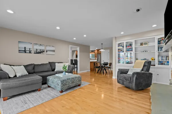 $765,000 | 45 East Fox Point Drive, Appleton, WI 54911