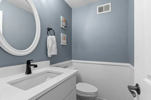 $765,000 | 45 East Fox Point Drive, Appleton, WI 54911