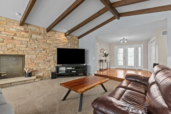 $765,000 | 45 East Fox Point Drive, Appleton, WI 54911