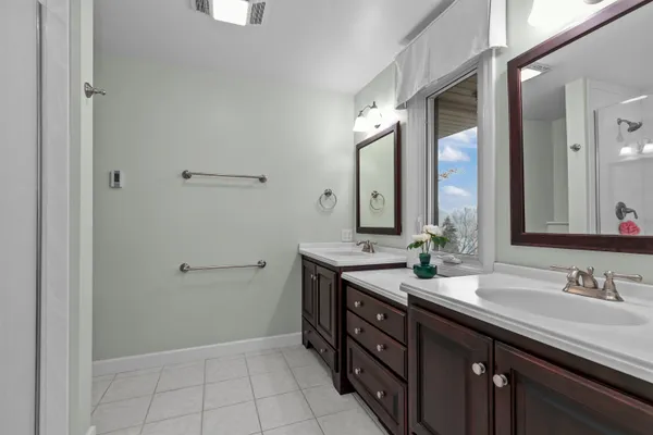 $765,000 | 45 East Fox Point Drive, Appleton, WI 54911