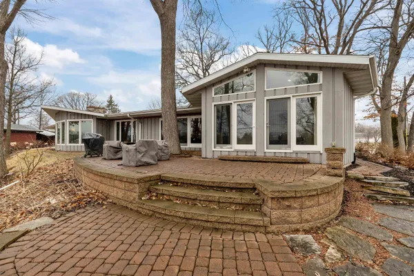 $765,000 | 45 East Fox Point Drive, Appleton, WI 54911