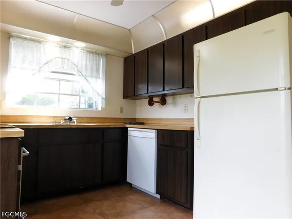 $1,350 | 10525 Putnam Court, Lehigh Acres, FL 33936
