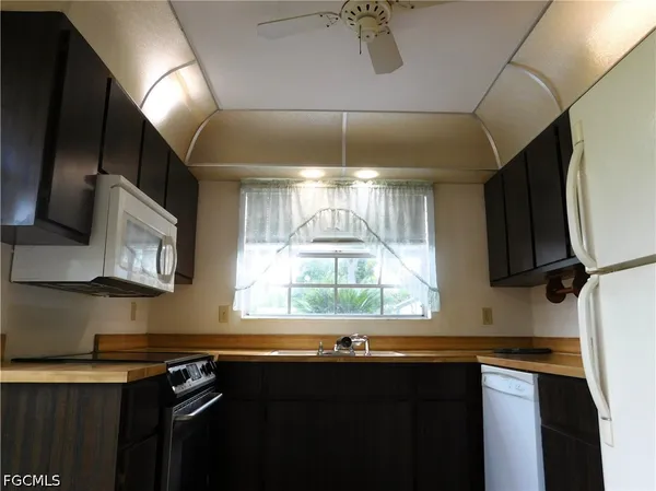 $1,350 | 10525 Putnam Court, Lehigh Acres, FL 33936
