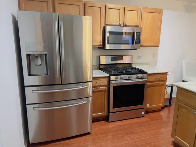 $2,600 | 3166 Bromley Lane, Aurora, IL 60502