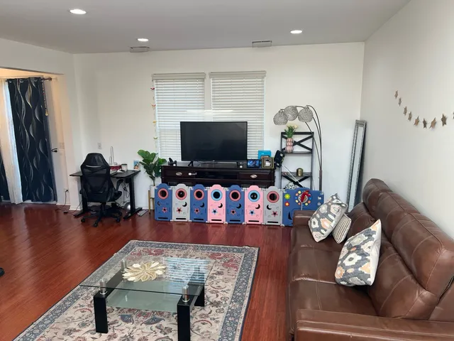 $2,600 | 3166 Bromley Lane, Aurora, IL 60502