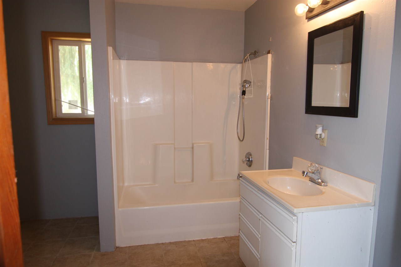 8244 Scotia Road Newport, WA 99156 - Photo 9 of 20