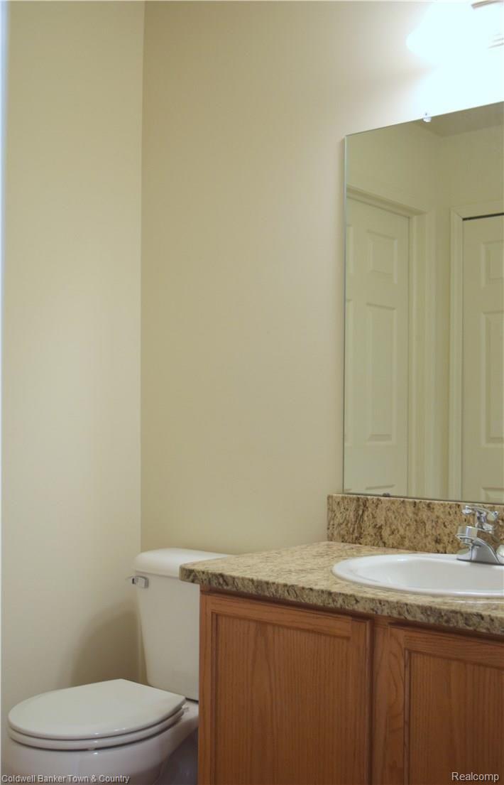 4645 Summer Ridge Drive Howell, MI 48843 - Photo 19 of 24 Guest bathroom.jpg