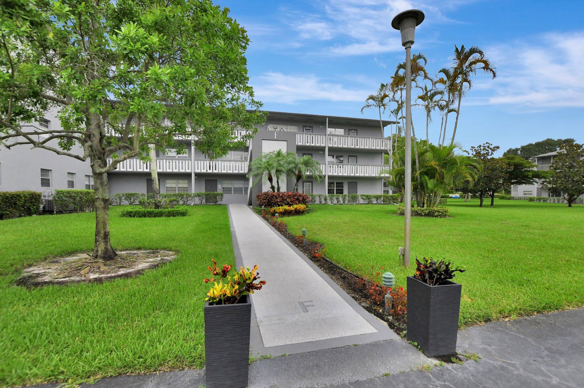 224 Suffolk F Boca Raton, FL 33434 - Photo 1 of 25 Front Walkway