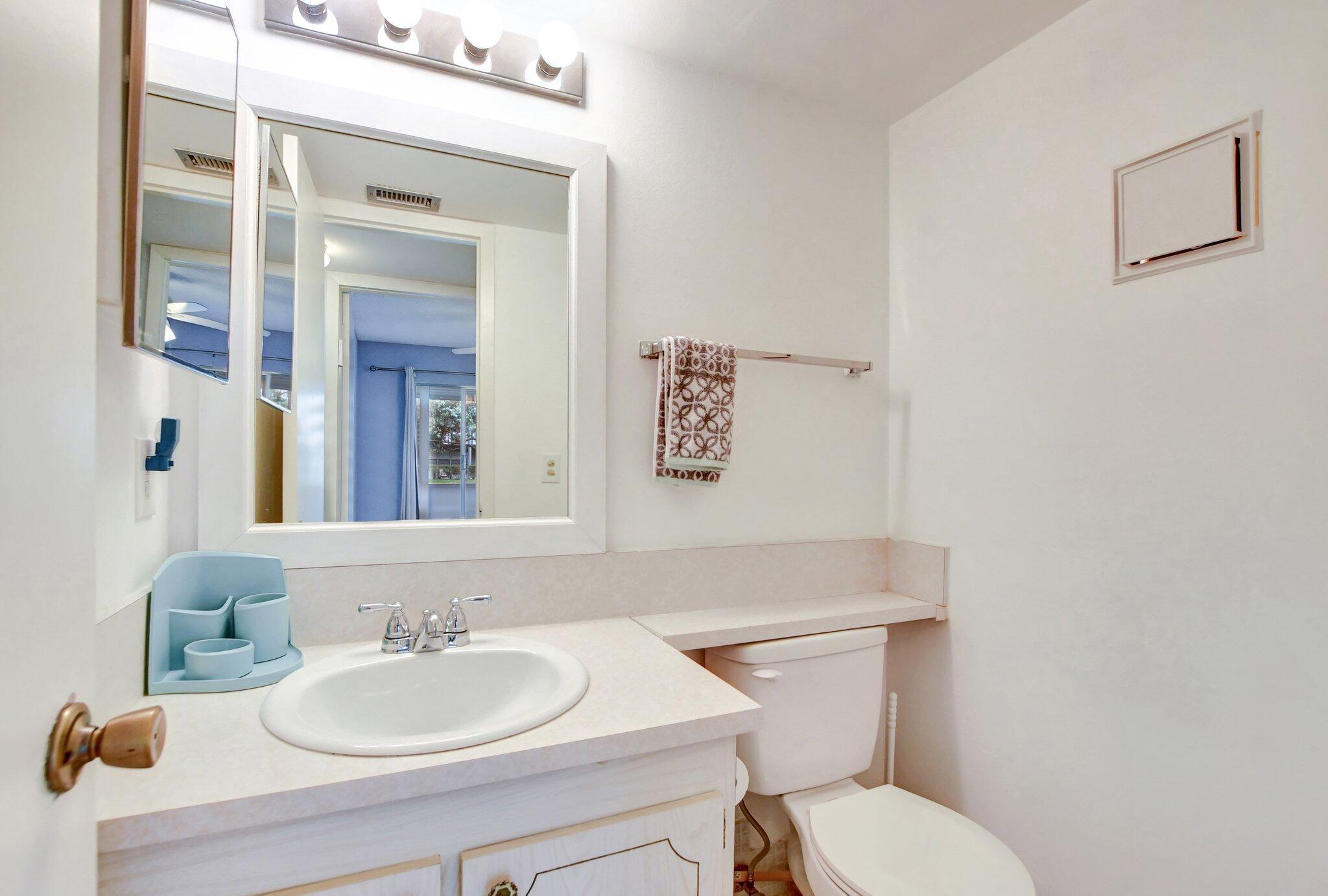 224 Suffolk F Boca Raton, FL 33434 - Photo 14 of 25 Bathroom 2
