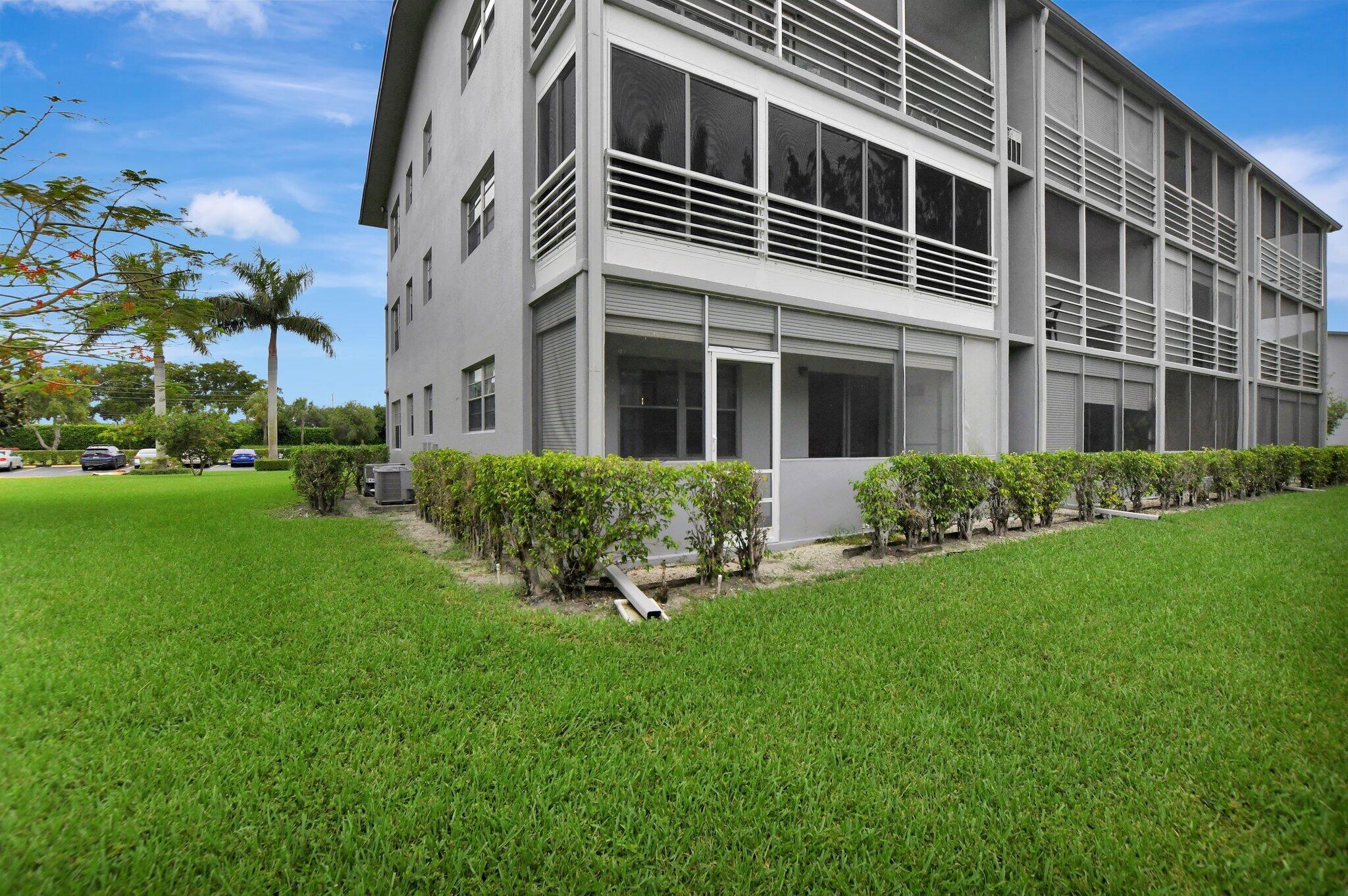 224 Suffolk F Boca Raton, FL 33434 - Photo 16 of 25 View towards patio