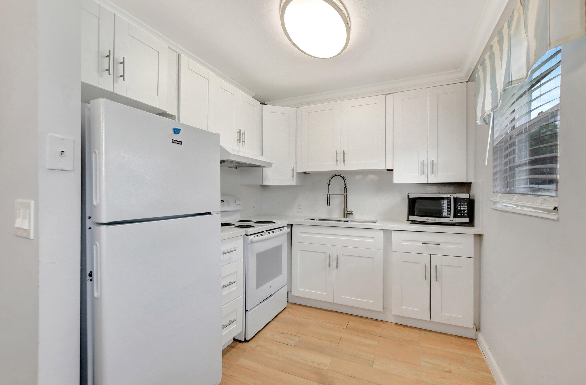 224 Suffolk F Boca Raton, FL 33434 - Photo 8 of 25 Kitchen 2
