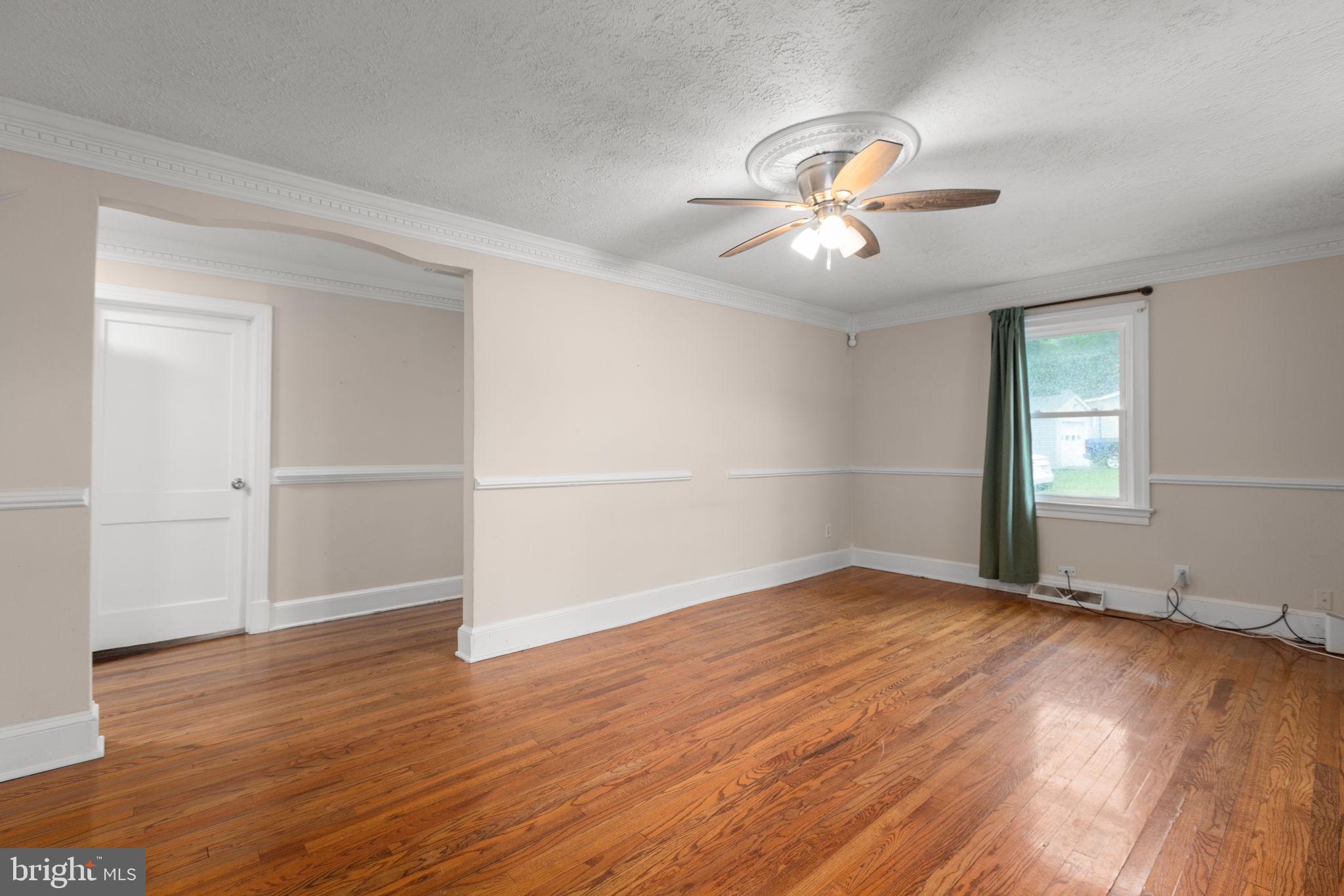 10669 Post Oak Road Spotsylvania, VA 22551 - Photo 9 of 27 Ceiling fan lighting and great window lighting