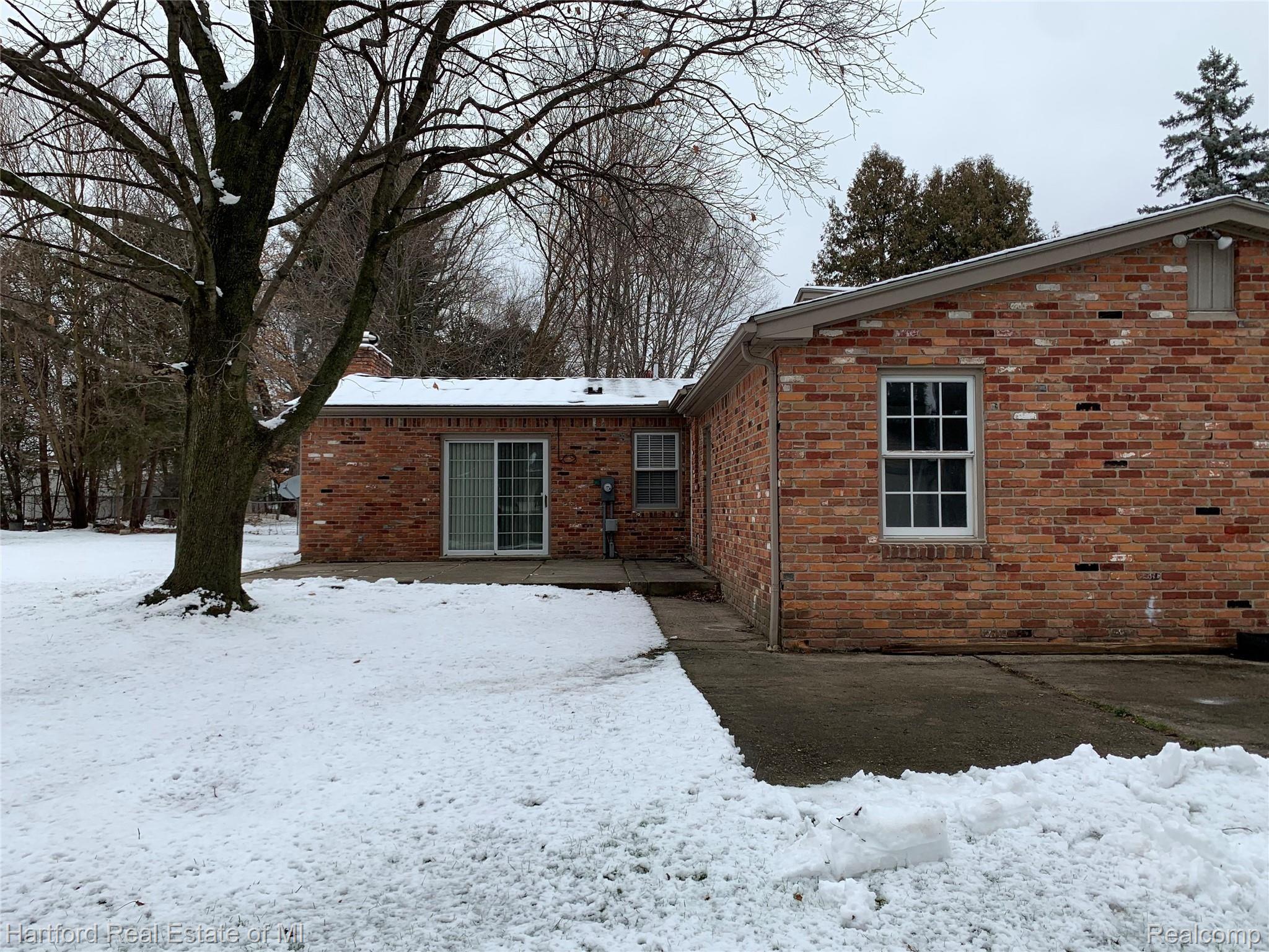 23895 Gill Road Farmington, MI 48335 - Photo 34 of 41 South side of home