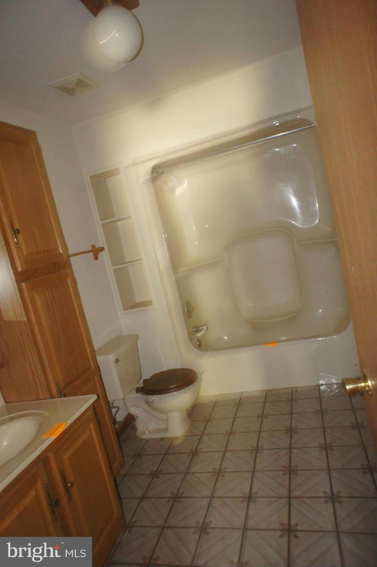 710 Willow Road Lusby, MD 20657 - Photo 8 of 10 Bath