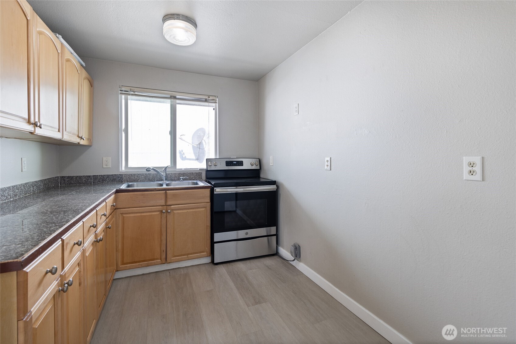 361 Earlington Avenue Southwest Renton, WA 98057 - Photo 7 of 30