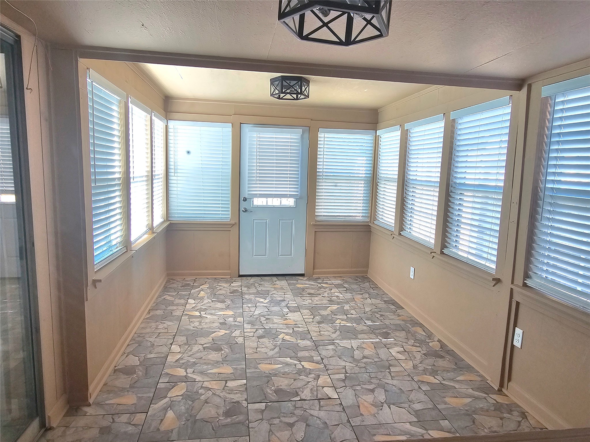 16718 Running Quail Court Houston, TX 77489 - Photo 13 of 33 a view of an empty room and window