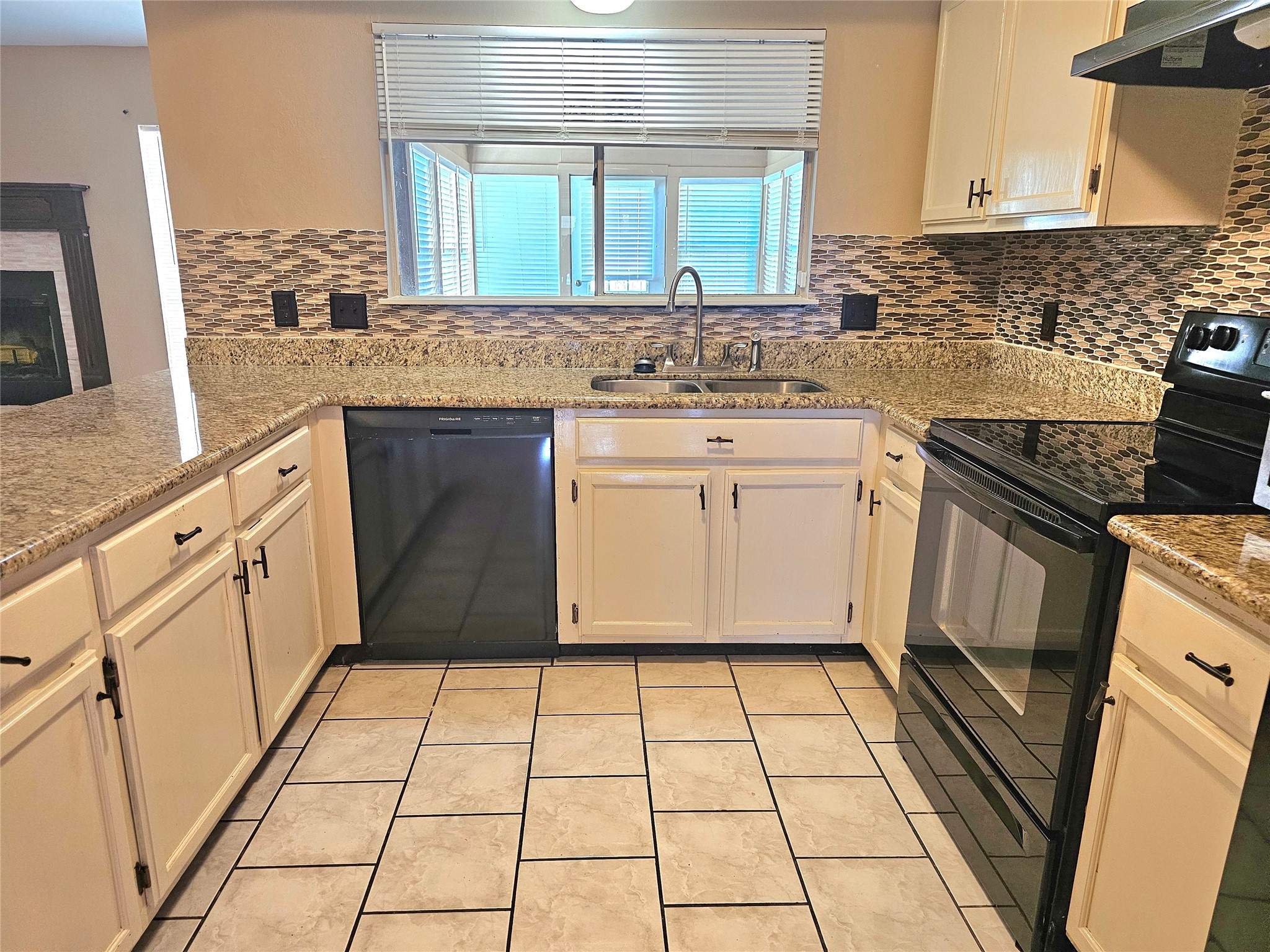 16718 Running Quail Court Houston, TX 77489 - Photo 10 of 33