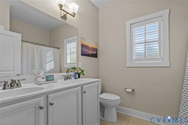 a en suite bathroom with a toilet sink and mirror