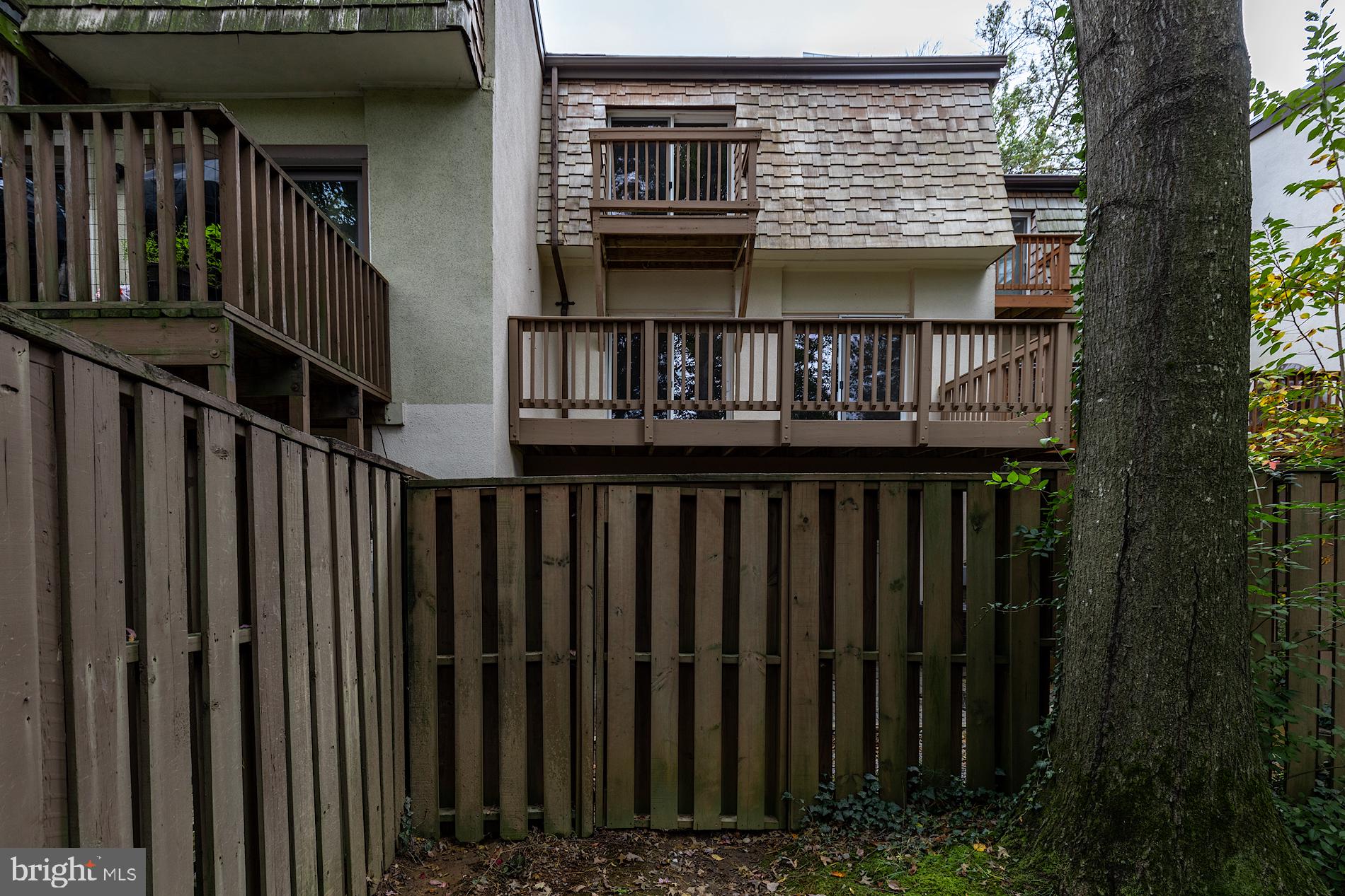 1638 Valencia Way Reston, VA 20190 - Photo 2 of 42
