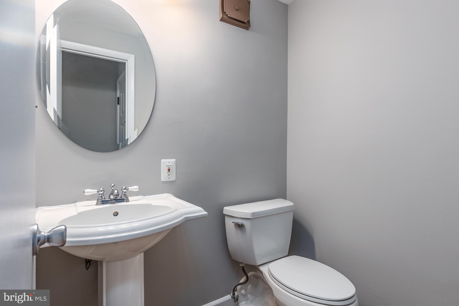 1638 Valencia Way Reston, VA 20190 - Photo 16 of 42
