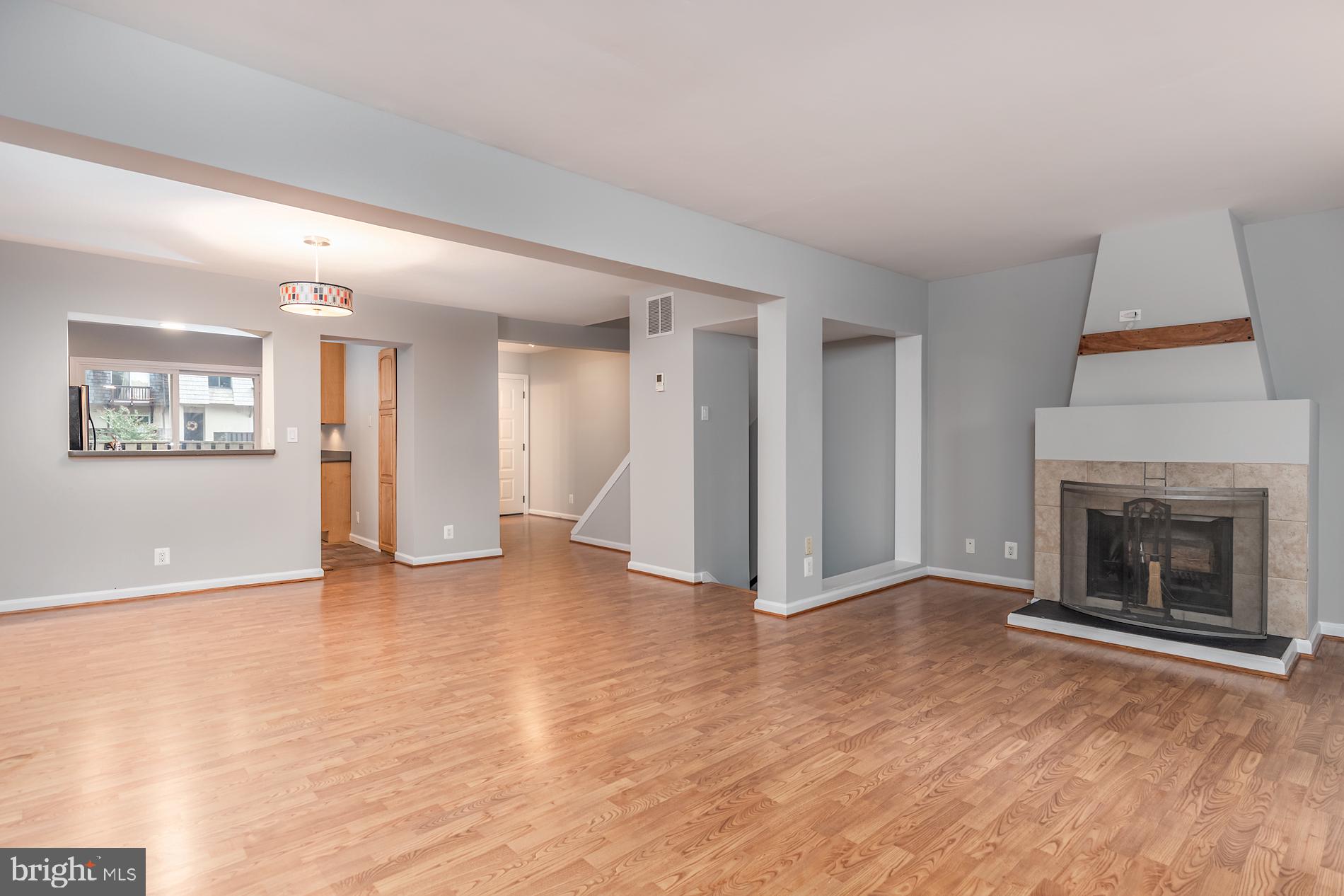 1638 Valencia Way Reston, VA 20190 - Photo 4 of 42