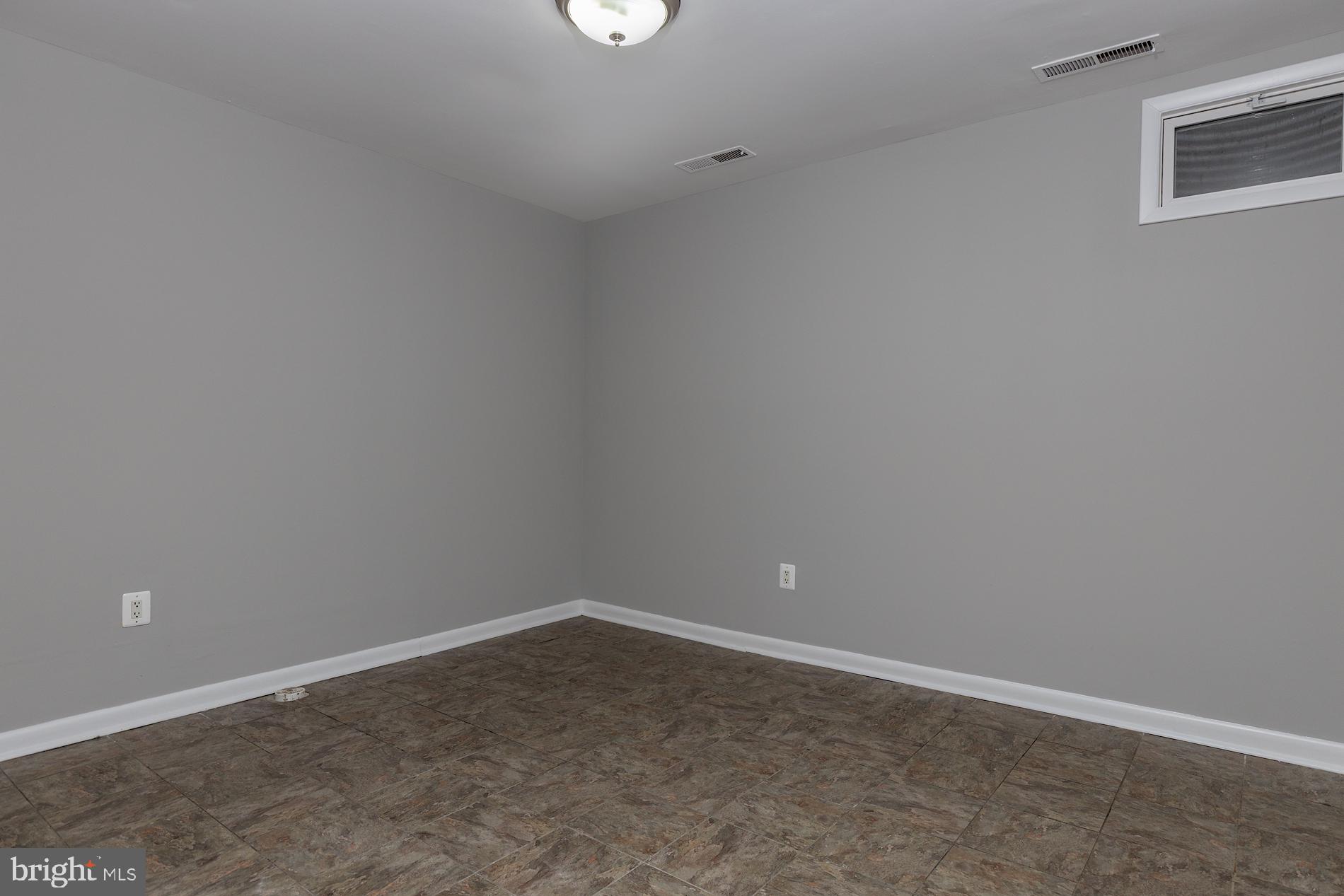 1638 Valencia Way Reston, VA 20190 - Photo 32 of 42