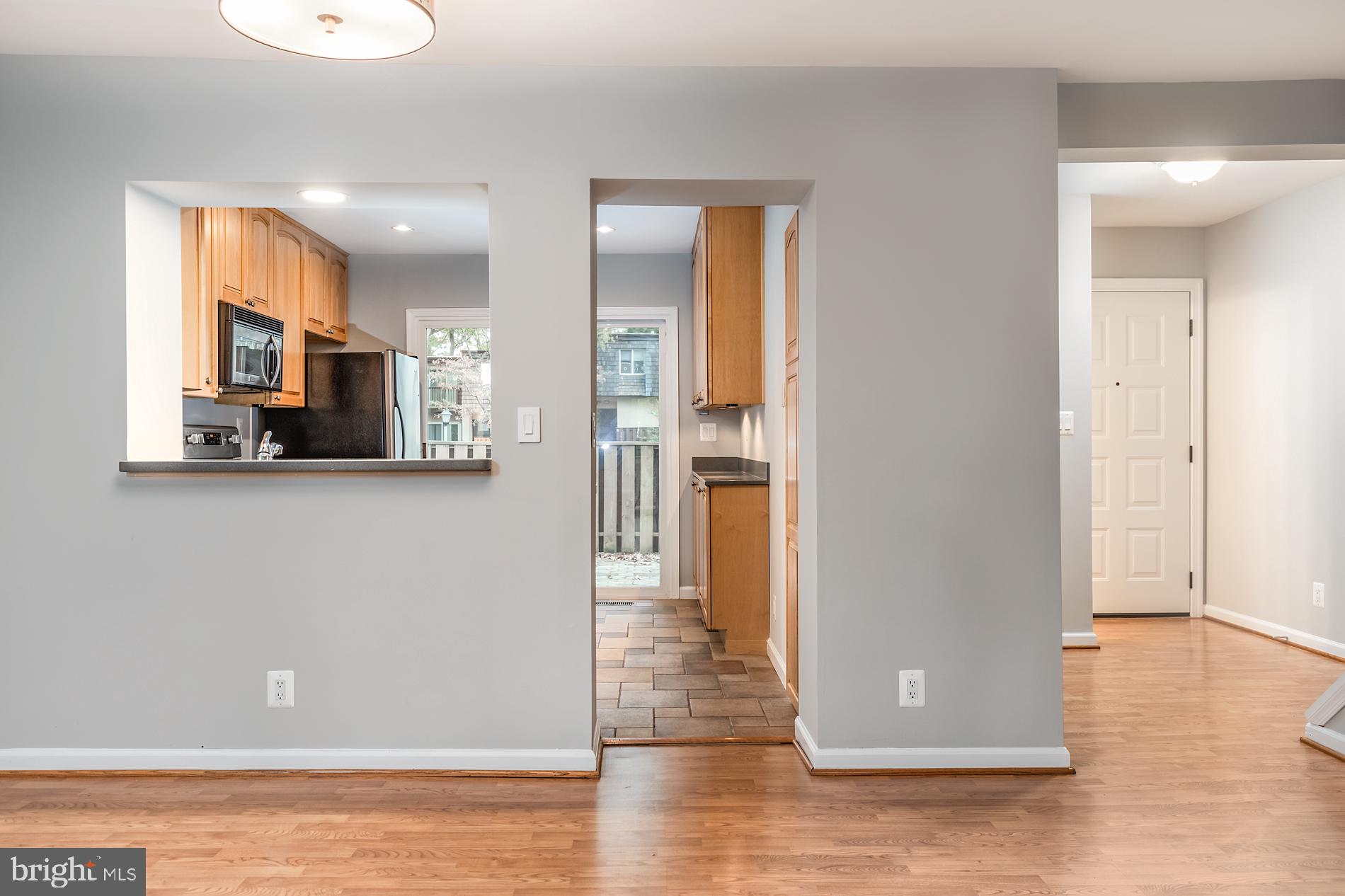 1638 Valencia Way Reston, VA 20190 - Photo 7 of 42