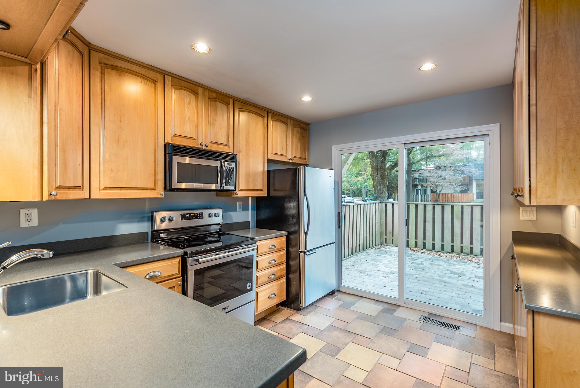 1638 Valencia Way Reston, VA 20190 - Photo 8 of 42