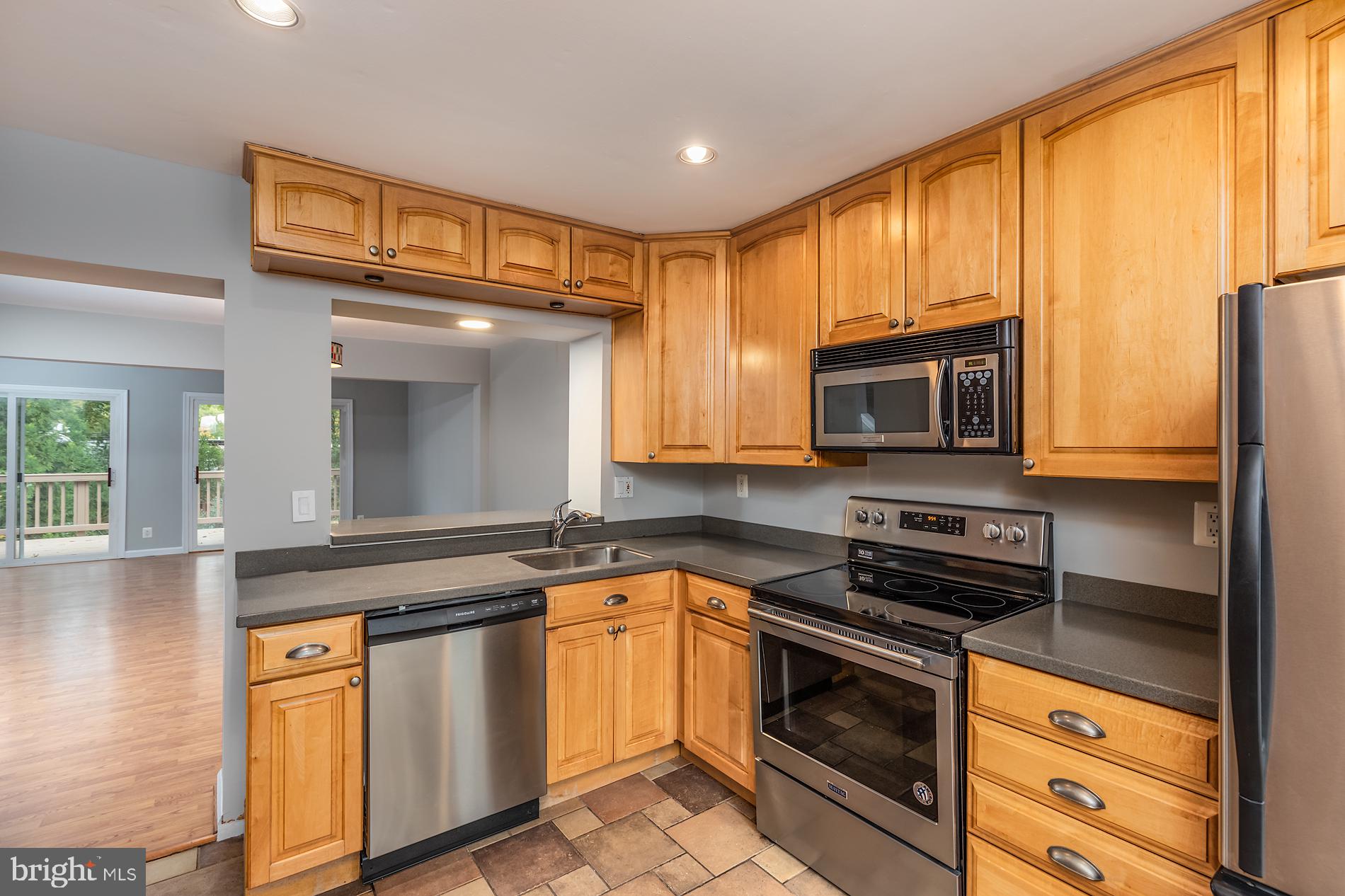 1638 Valencia Way Reston, VA 20190 - Photo 9 of 42