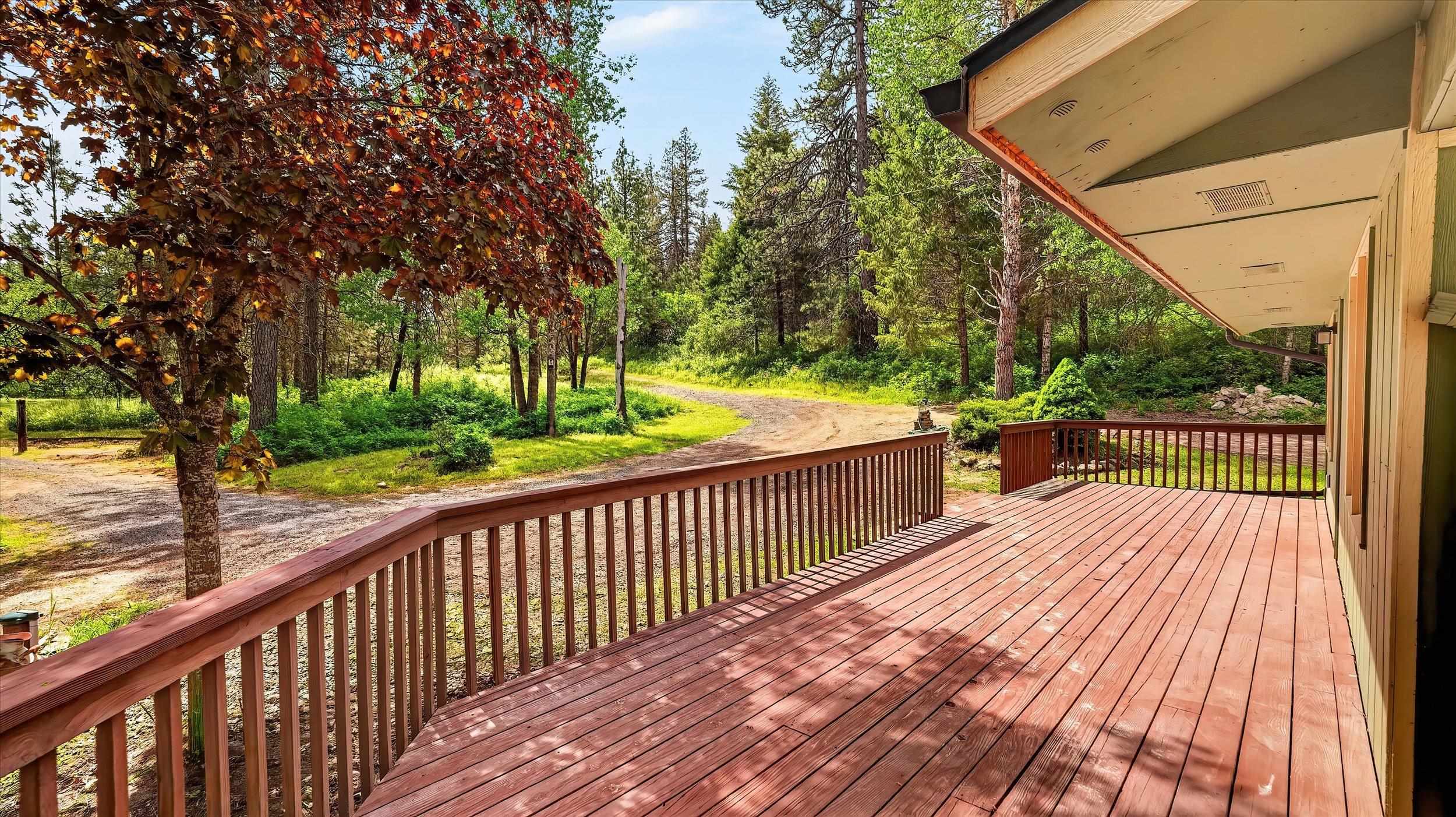 23311 North Crescent Road Chattaroy, WA 99003 - Photo 4 of 48