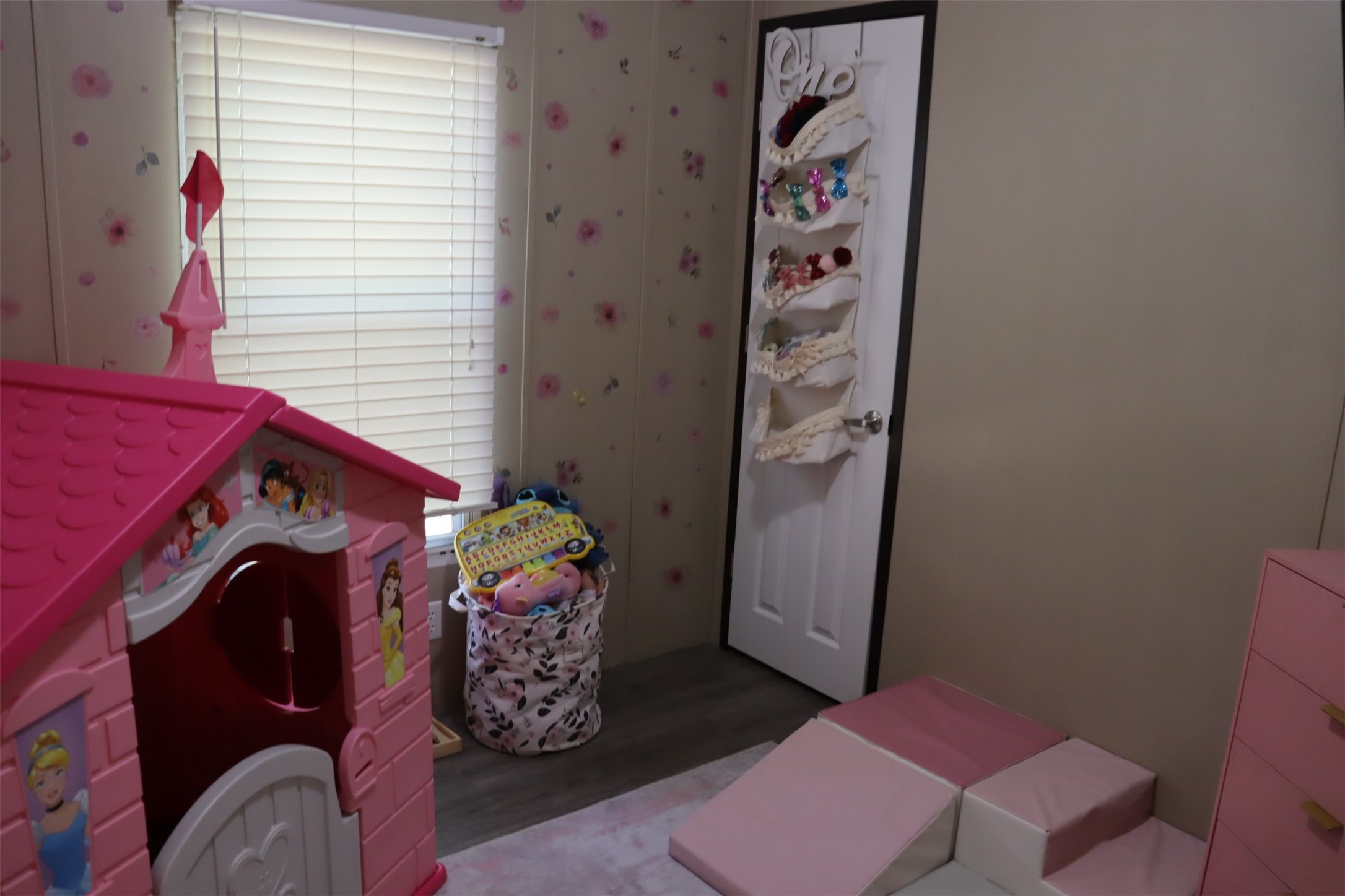 132 Kiowa Court Rosharon, TX 77583 - Photo 11 of 16 Another bedroom