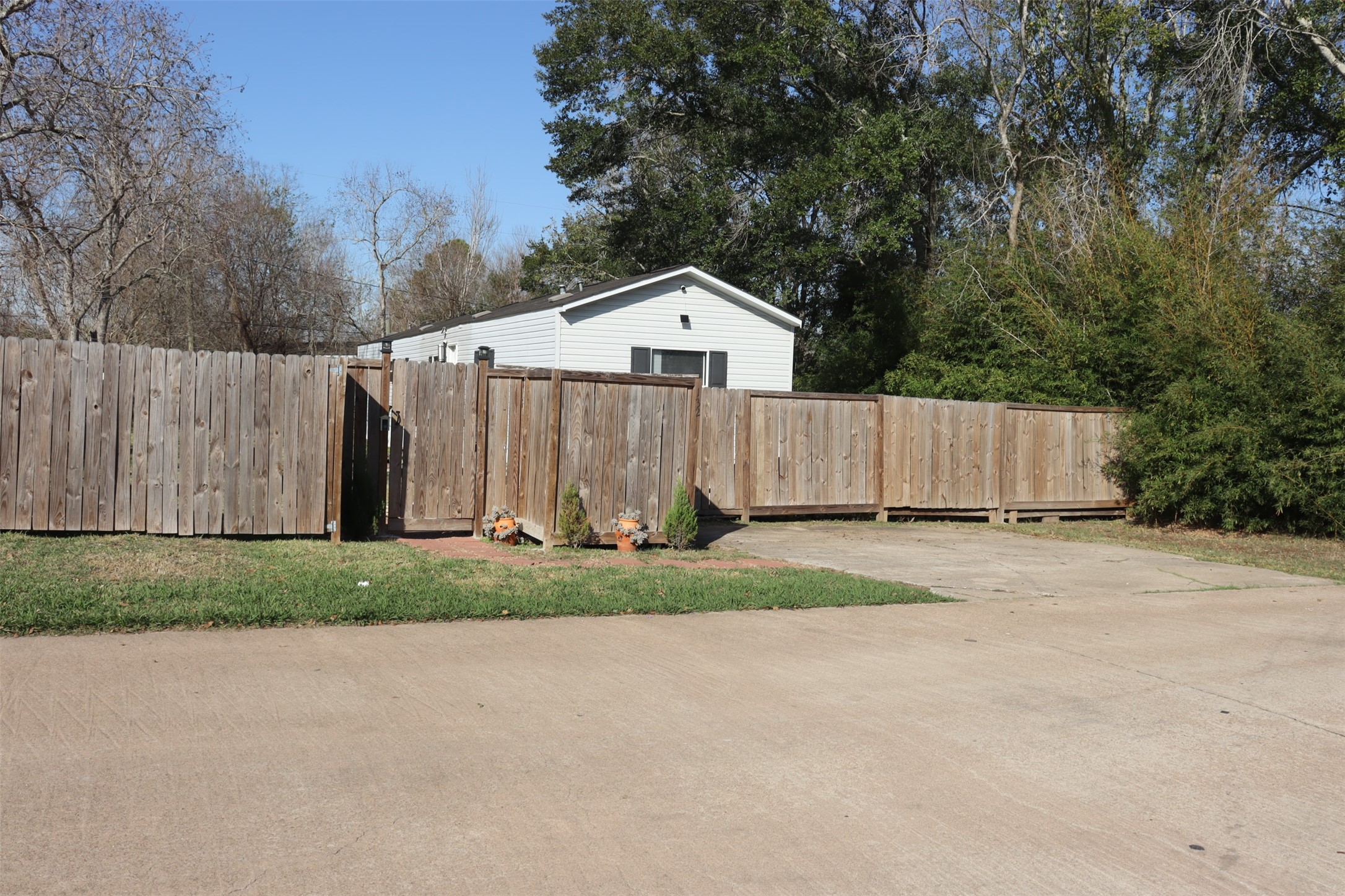 132 Kiowa Court Rosharon, TX 77583 - Photo 15 of 16 View from street