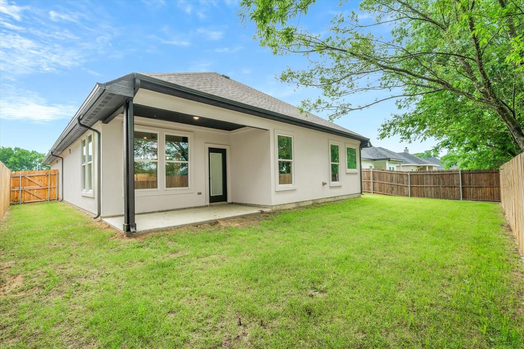 1868 Meadowview Canton, TX 75103 - Photo 37 of 40 a front view of house with yard and green space