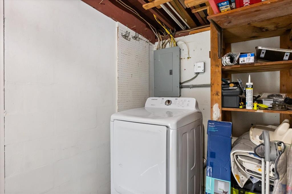 609 East Highland Street Altamonte Springs, FL 32701 - Photo 23 of 35 a utility room with dryer and washer