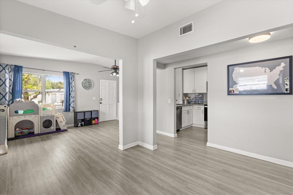 609 East Highland Street Altamonte Springs, FL 32701 - Photo 4 of 35 a view of a livingroom with furniture and a window