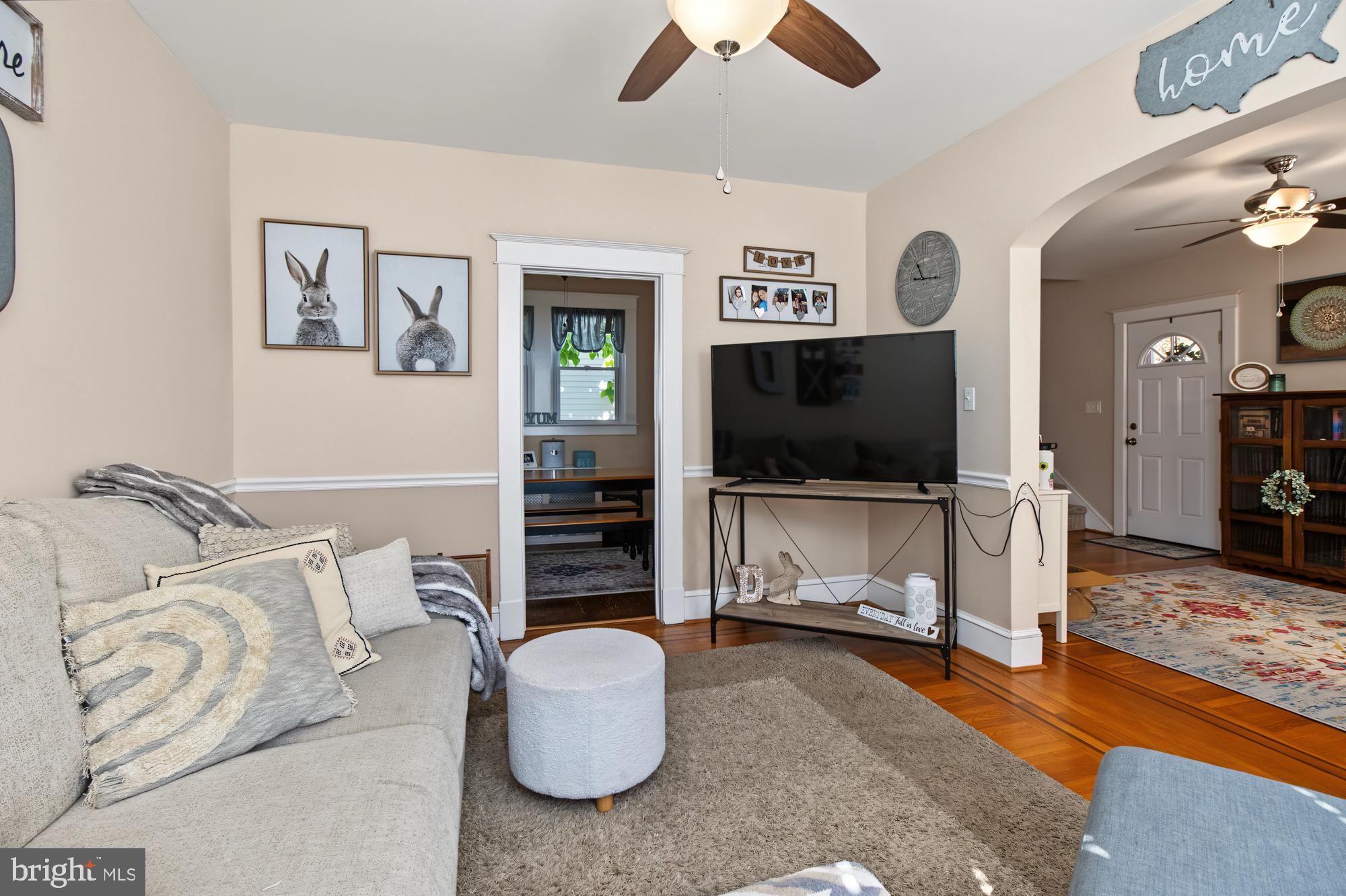 2811 Pinewood Avenue Baltimore, MD 21214 - Photo 13 of 51 Family room