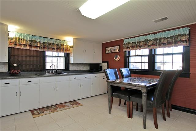 1892 River Road Clarksville, TN 37040 - Photo 4 of 20