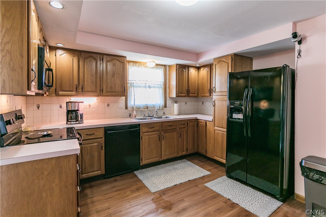 8290 Swallow Path Liverpool, NY 13090 - Photo 13 of 48 Gallery Image 13