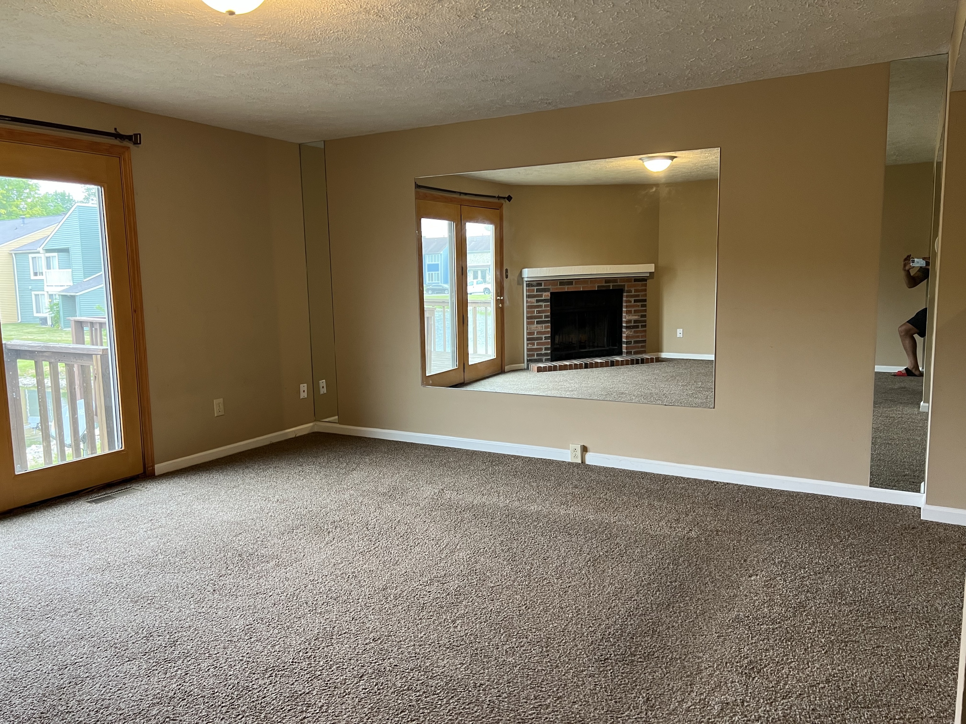 8526 Hague Road Indianapolis, IN 46256 - Photo 5 of 22 Gallery Image 5