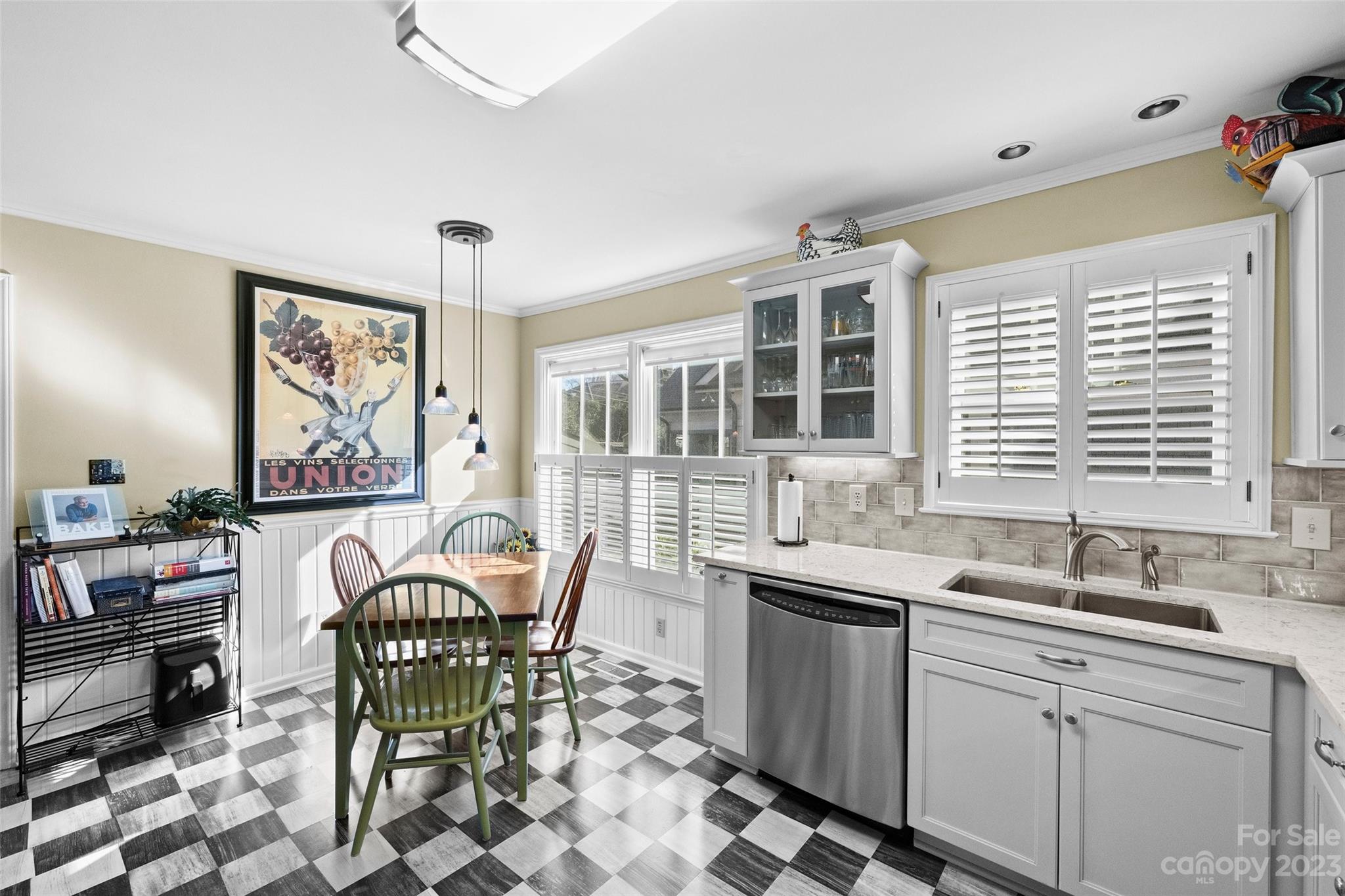 711 Romany Road Charlotte, NC 28203 - Photo 11 of 28 a dining room with wooden floor and a window