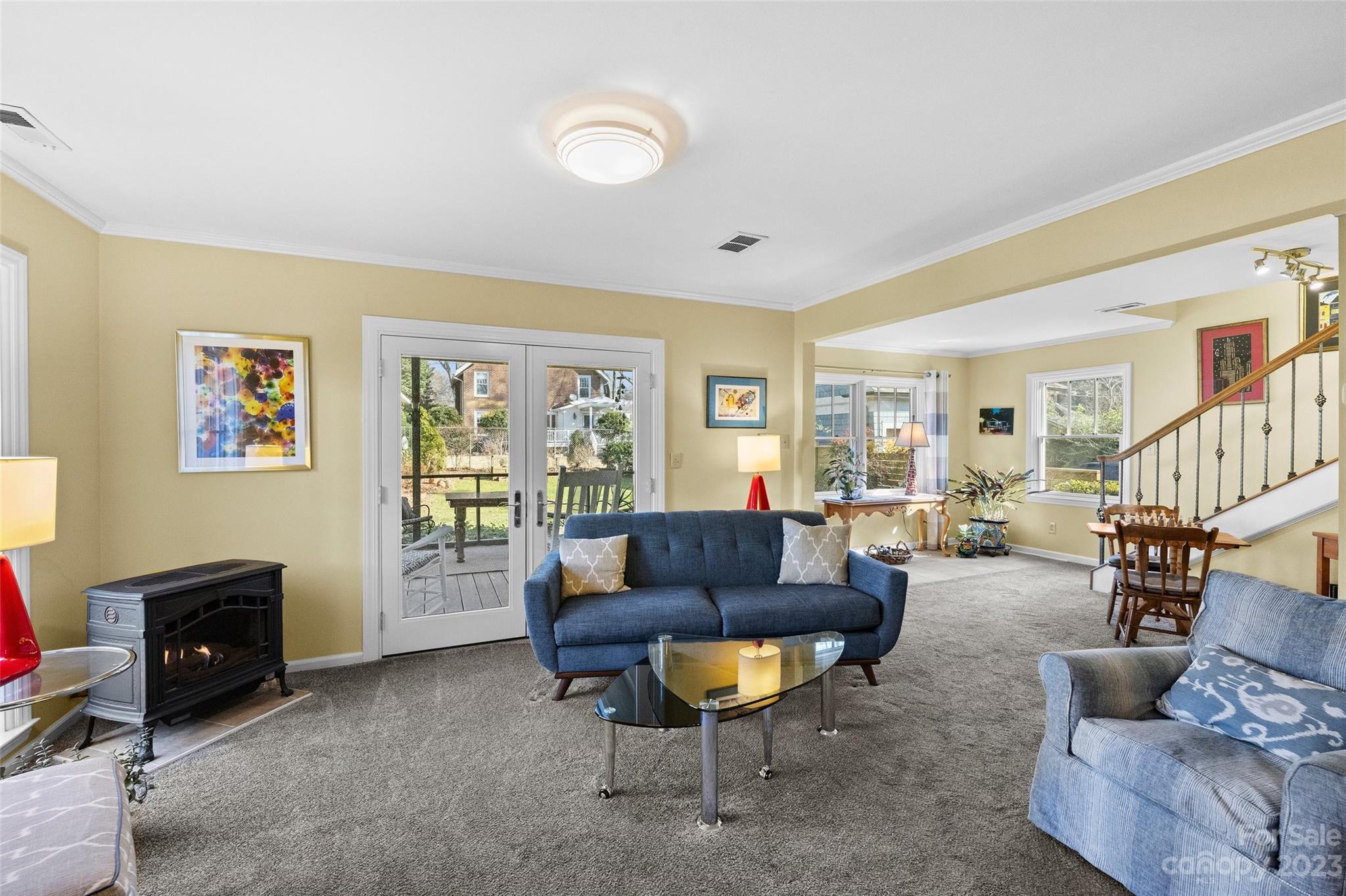 711 Romany Road Charlotte, NC 28203 - Photo 12 of 28 a living room with furniture and a flat screen tv