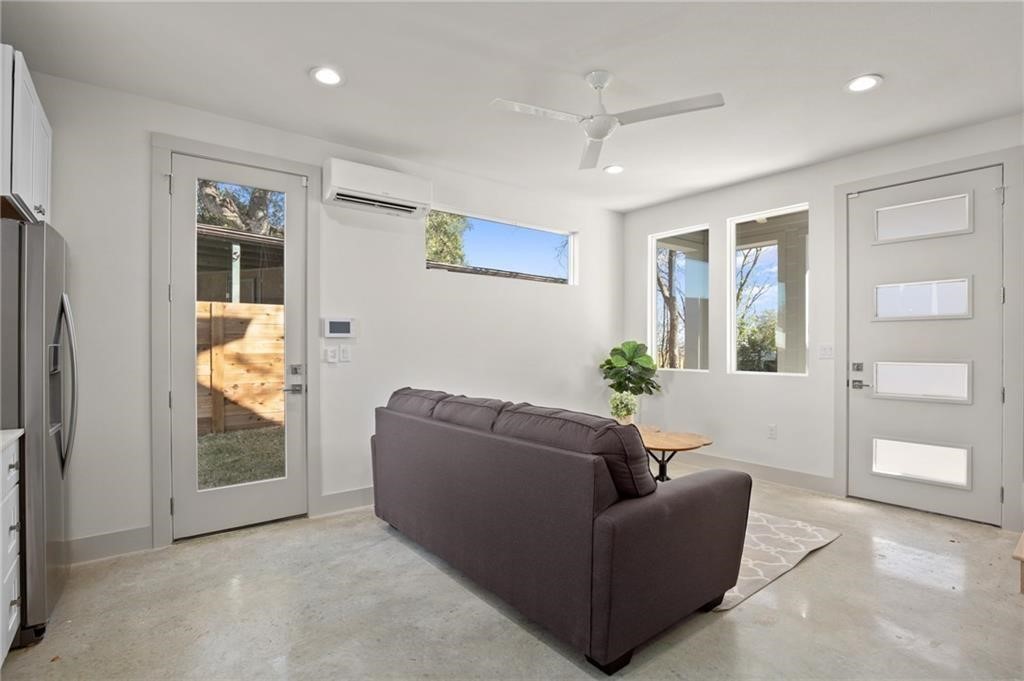 2413 East 9th Street, Unit 2 Austin, TX 78702 - Photo 15 of 38