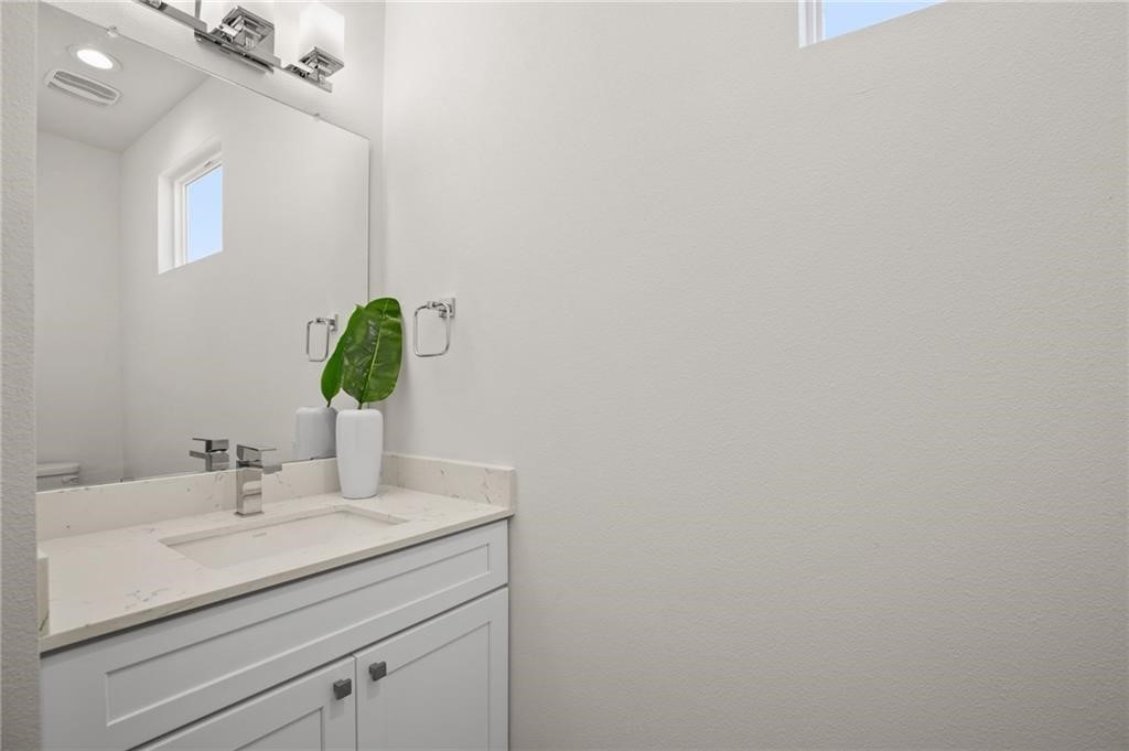 2413 East 9th Street, Unit 2 Austin, TX 78702 - Photo 16 of 38