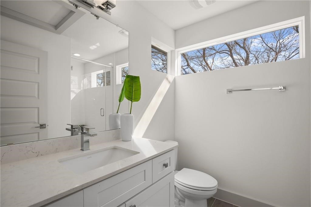 2413 East 9th Street, Unit 2 Austin, TX 78702 - Photo 19 of 38