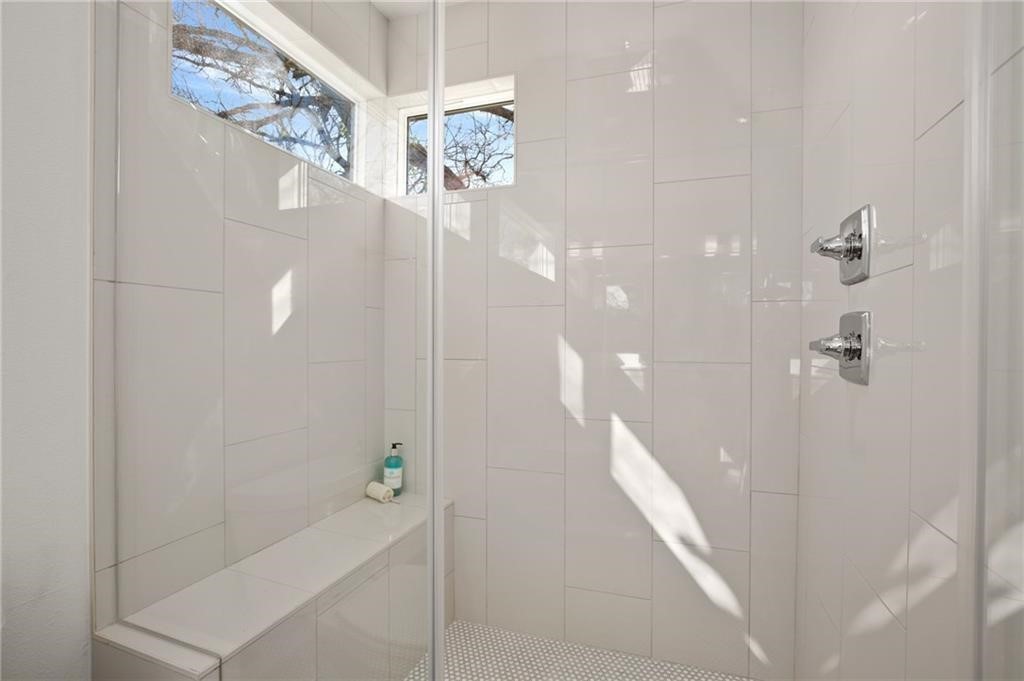 2413 East 9th Street, Unit 2 Austin, TX 78702 - Photo 22 of 38