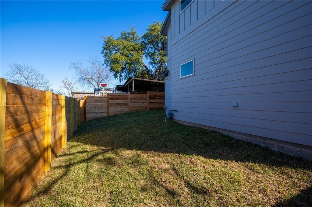 2413 East 9th Street, Unit 2 Austin, TX 78702 - Photo 27 of 38