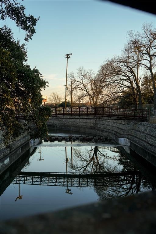 2413 East 9th Street, Unit 2 Austin, TX 78702 - Photo 30 of 38