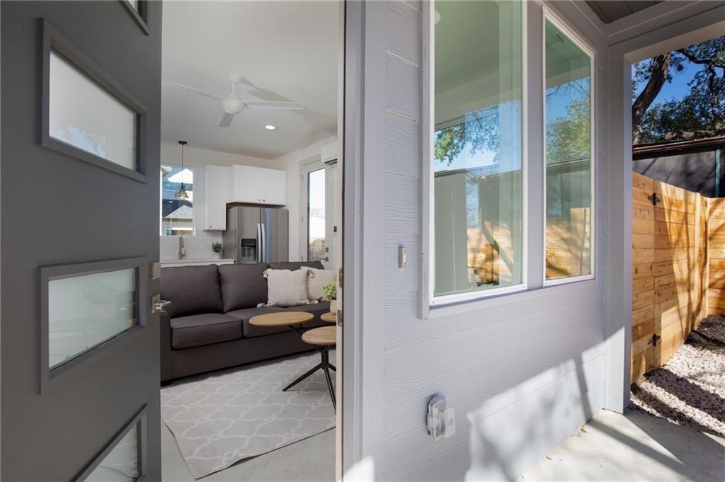 2413 East 9th Street, Unit 2 Austin, TX 78702 - Photo 3 of 38